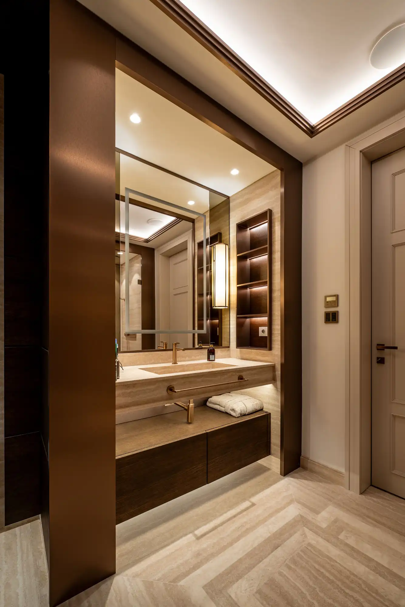 MC Be Spoke — Bagno con materiali di lusso