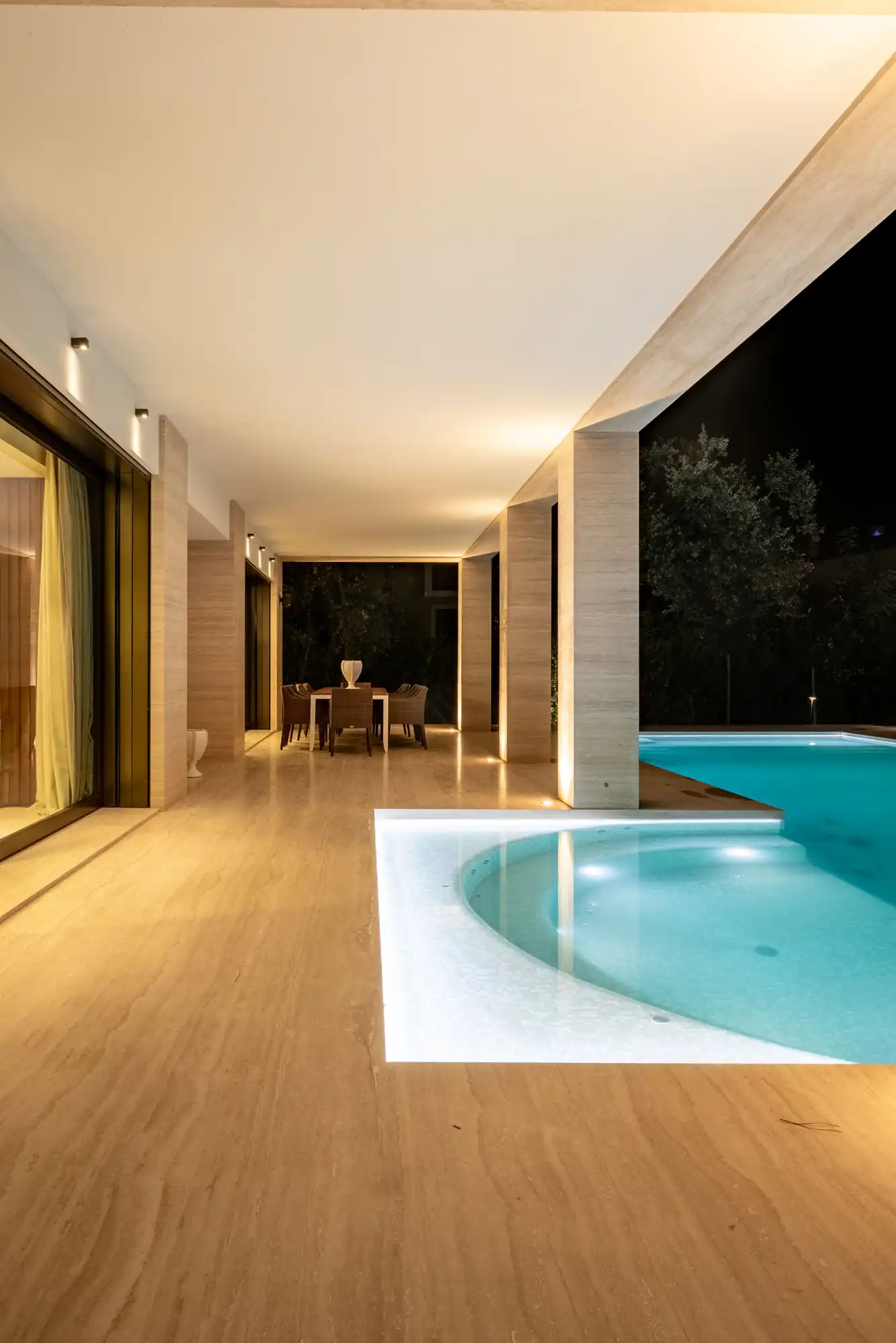 MC Be Spoke — Patio esterno bordo piscina