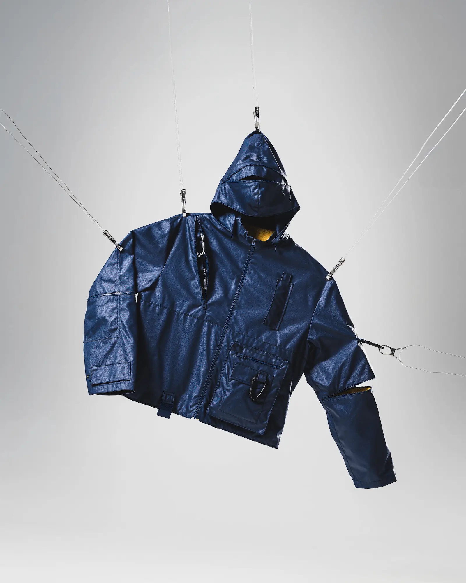Giubbotto blu agganciato