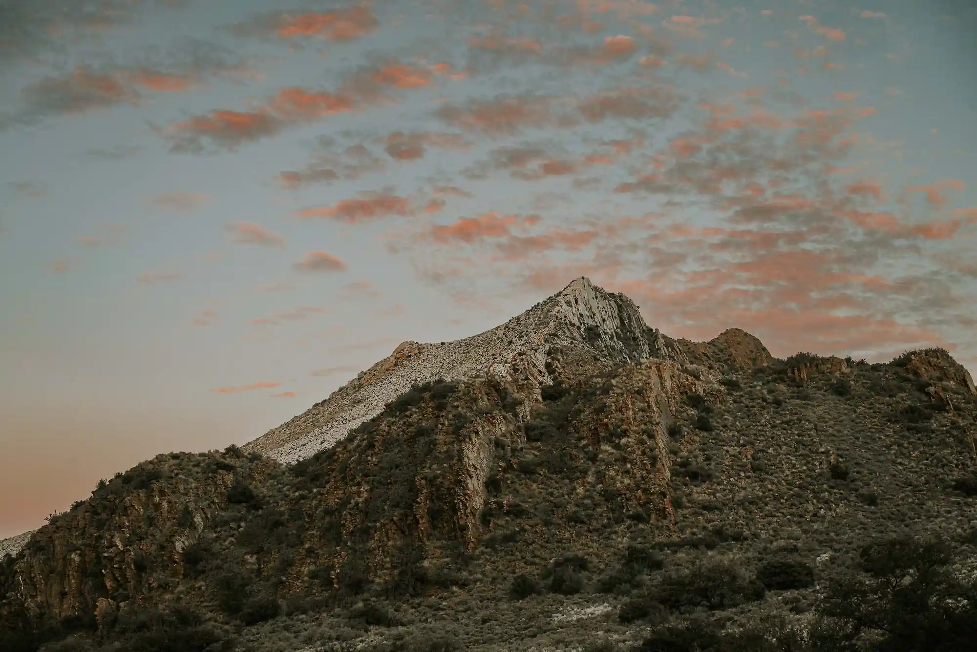 Cima montuosa del Karoo al tramonto